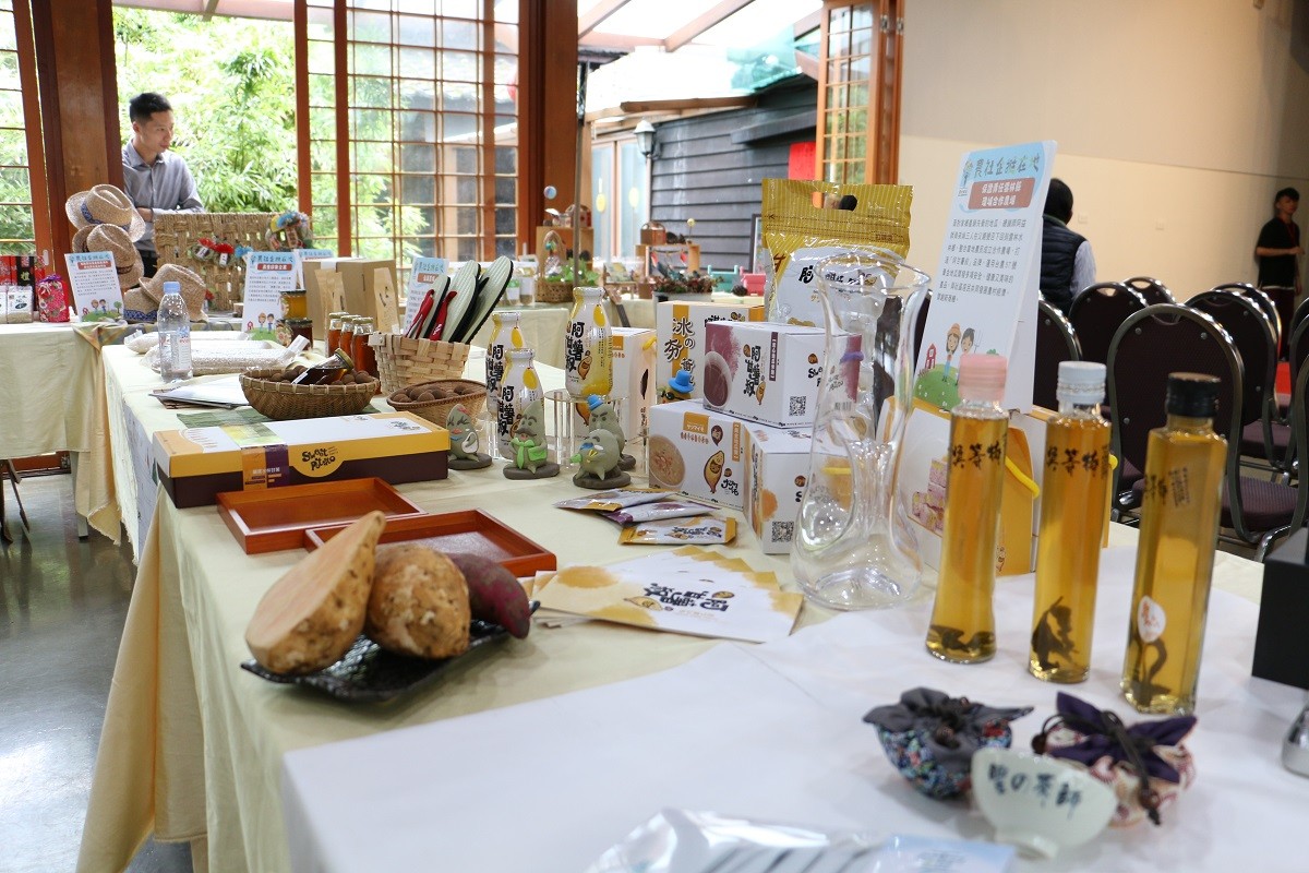 「農社企、挺在地」記者會現場展桌商品 2